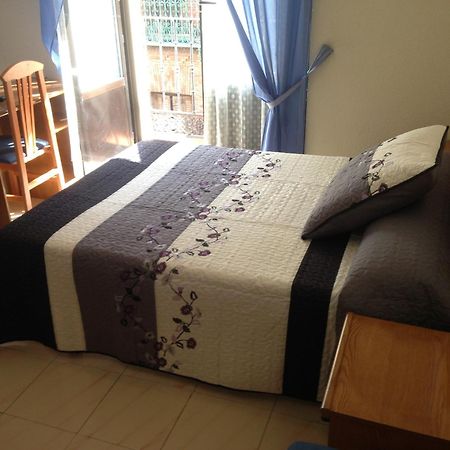 Hostal Fernandez Madrid Buitenkant foto