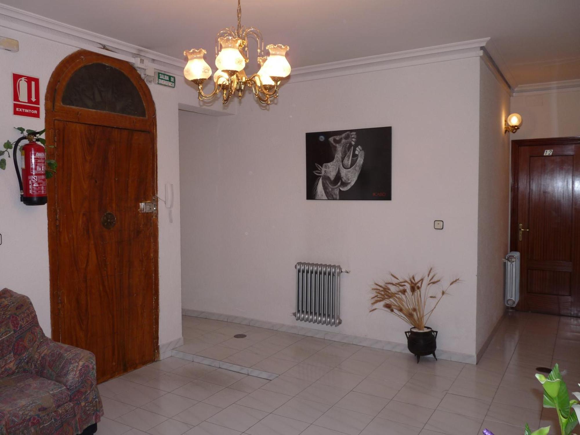Hostal Fernandez Madrid Buitenkant foto