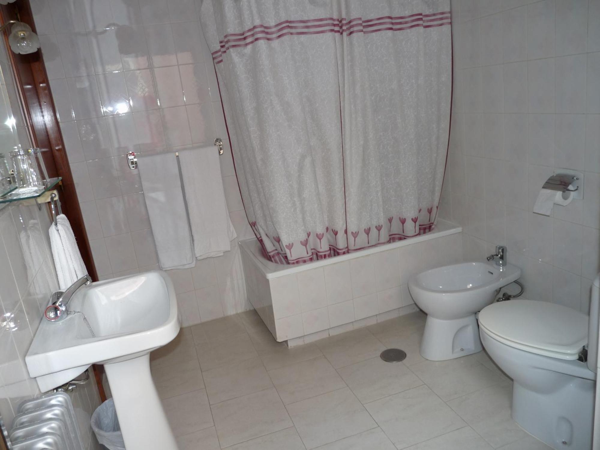 Hostal Fernandez Madrid Buitenkant foto