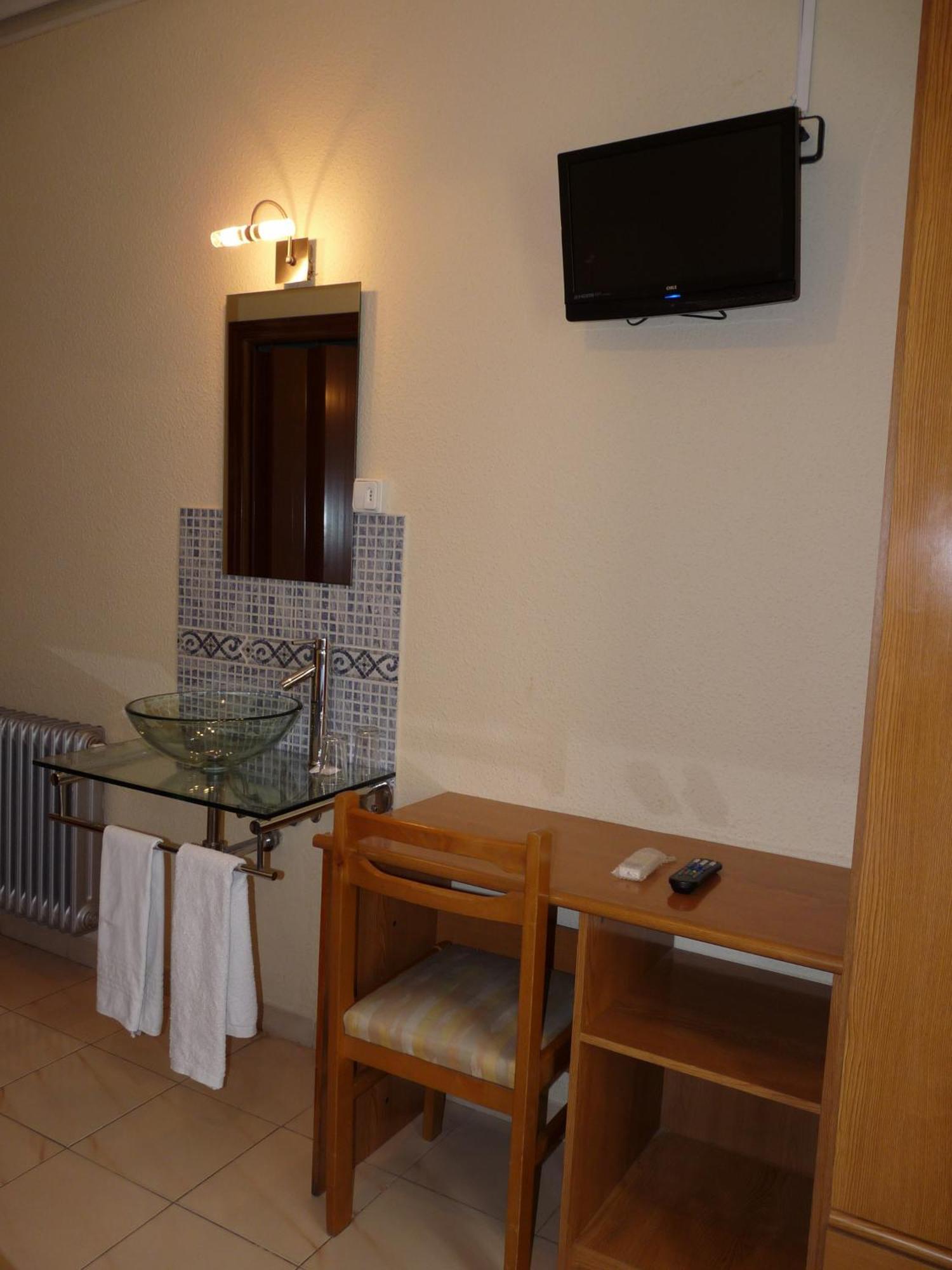 Hostal Fernandez Madrid Buitenkant foto